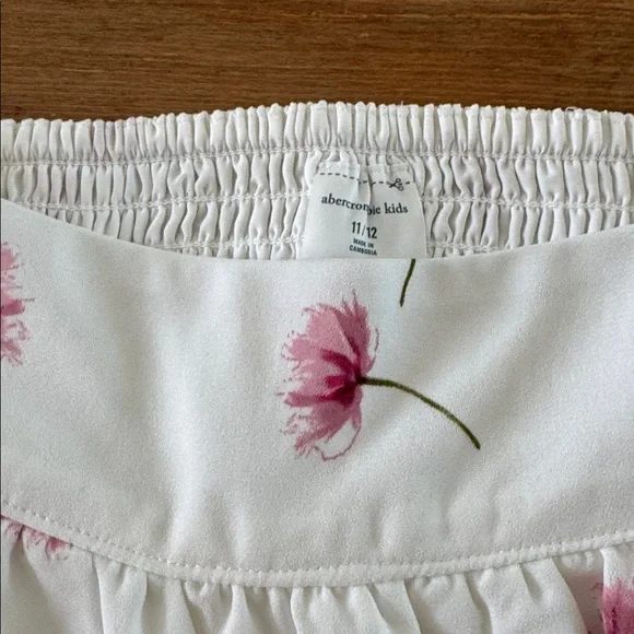 Abercrombie Kids White Skirt with Pink Floral Design - Picture 2 of 4